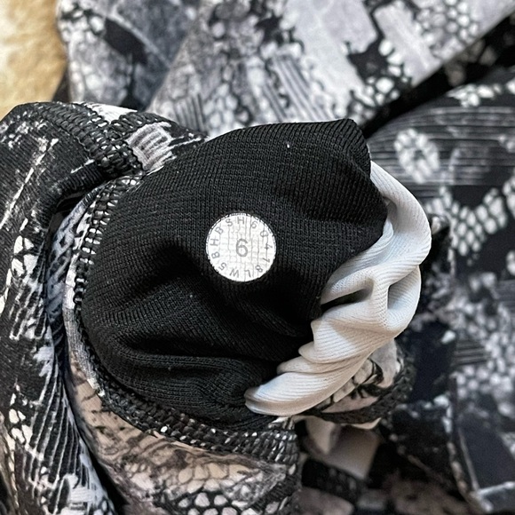 Lululemon Wunder Under High-Rise 7/8 Tight *Full-On Luxtreme 25" women’s size 6 - Picture 9 of 11